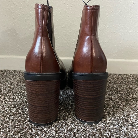 H&M Boots. Size 39. Fits like (8.5-9) Brown & Black - Picture 2 of 6